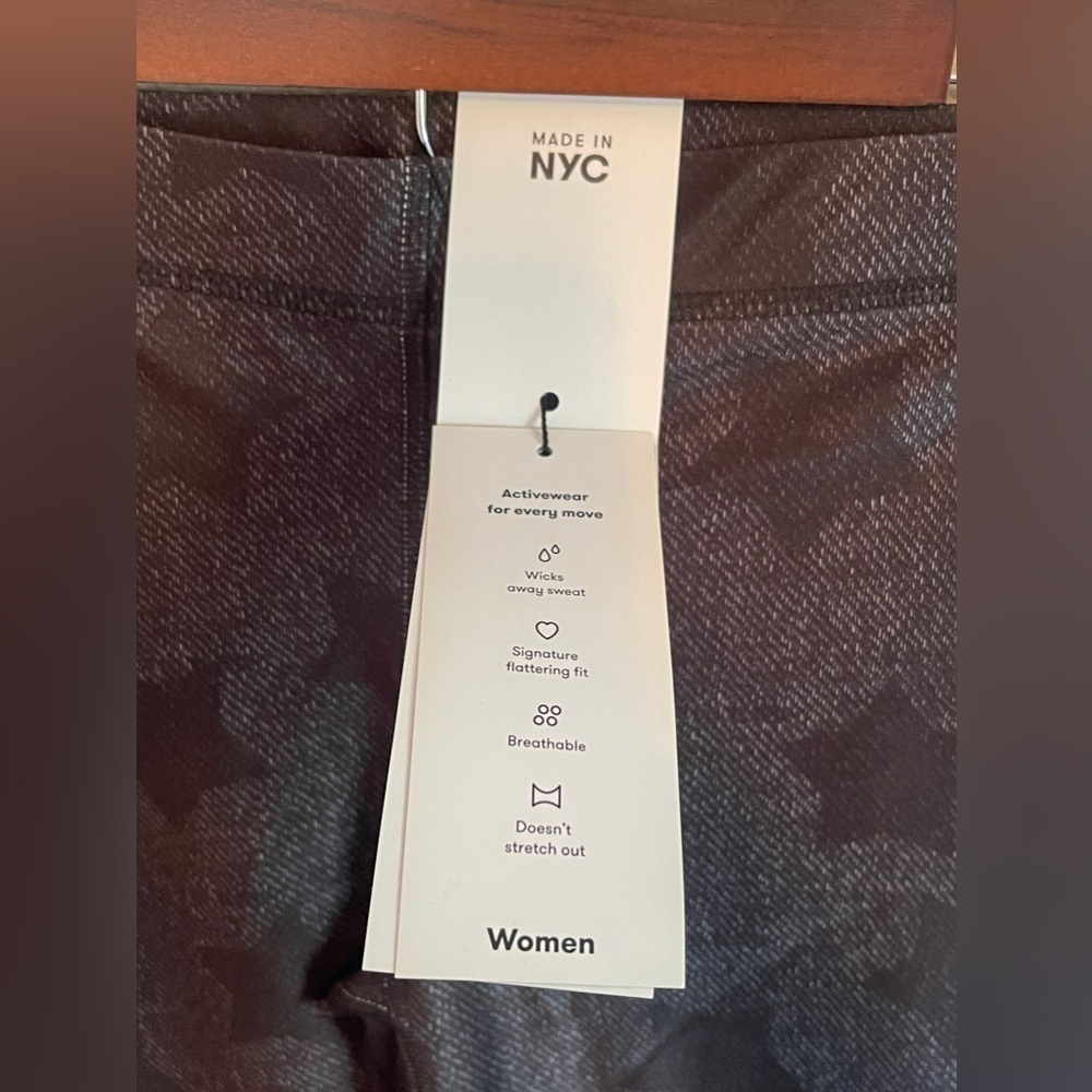 Terez Black Crystal EmojiCindy/Mindy Performance Leggings Black Gold Medium NWT - Picture 9 of 11